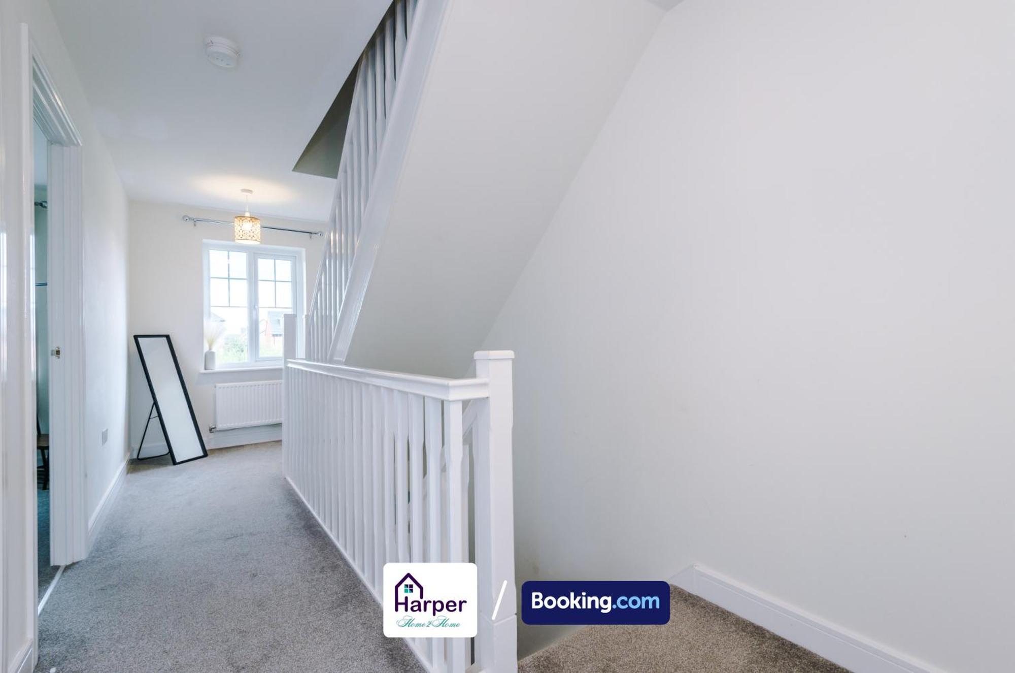 Prime Location 3 Storey By Harperletting Short Lets & Serviced Accommodation Chester With Driveway Long Or Short Stays Hough Green Exterior foto