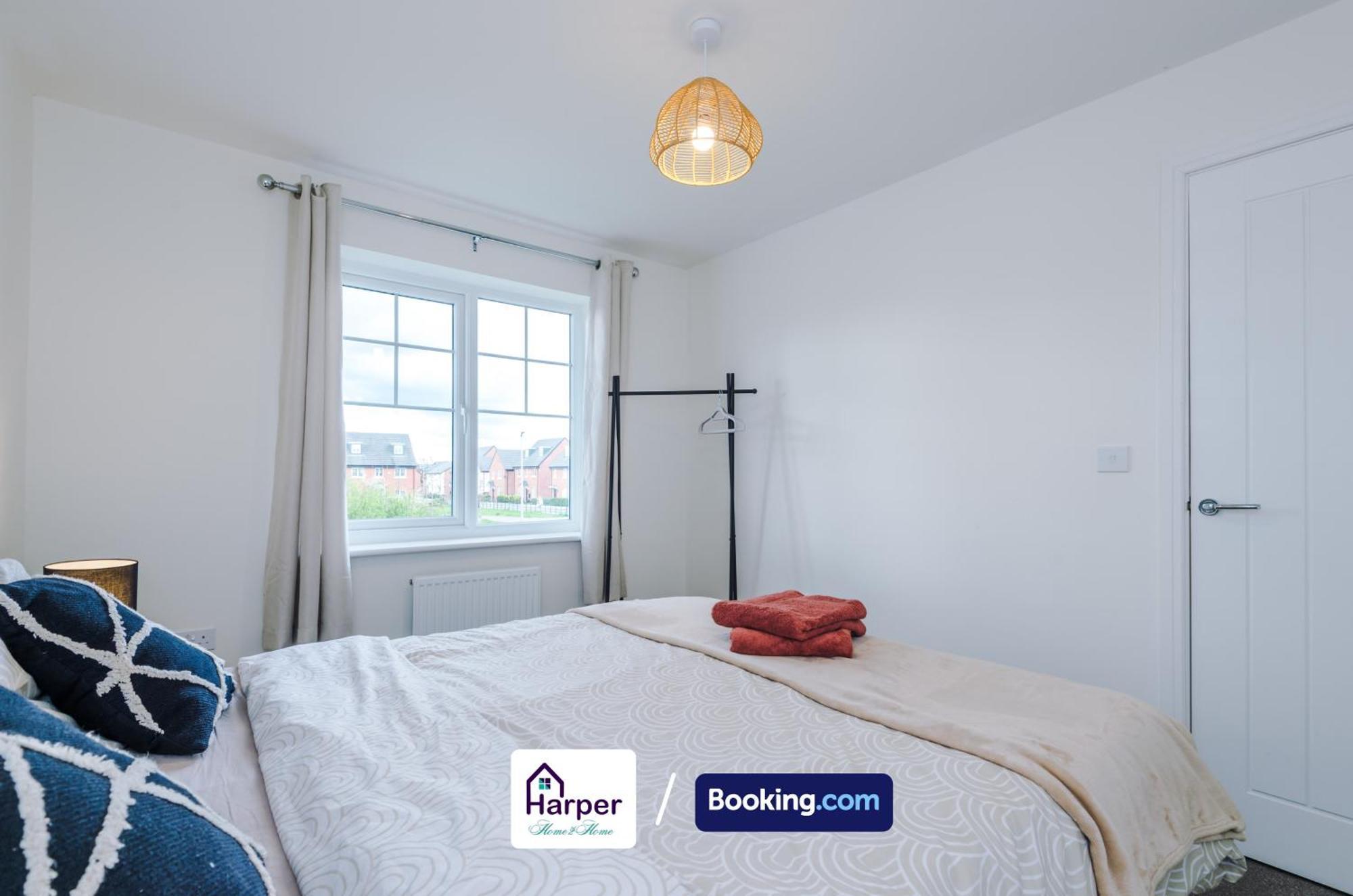 Prime Location 3 Storey By Harperletting Short Lets & Serviced Accommodation Chester With Driveway Long Or Short Stays Hough Green Exterior foto