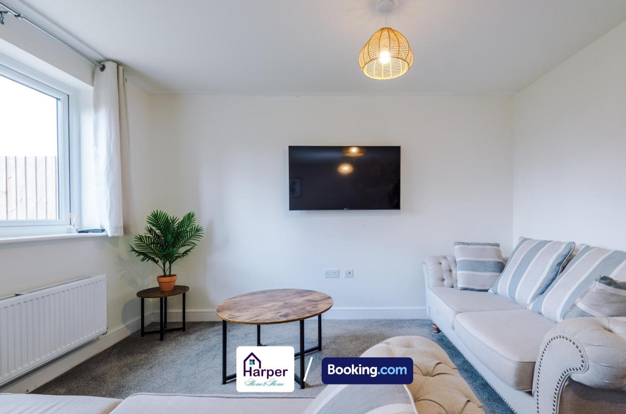 Prime Location 3 Storey By Harperletting Short Lets & Serviced Accommodation Chester With Driveway Long Or Short Stays Hough Green Exterior foto