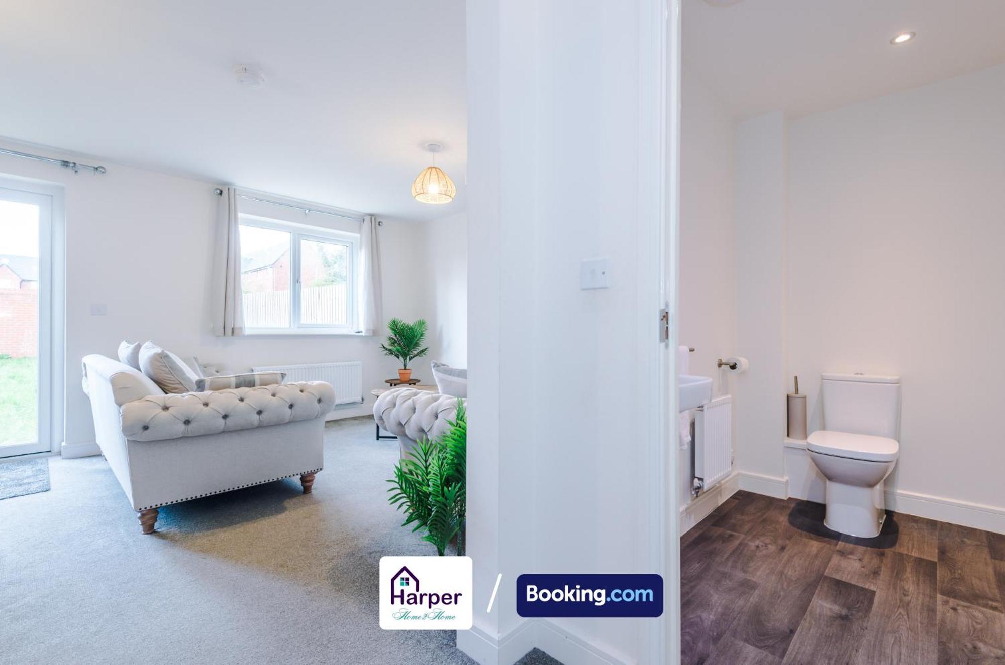 Prime Location 3 Storey By Harperletting Short Lets & Serviced Accommodation Chester With Driveway Long Or Short Stays Hough Green Exterior foto