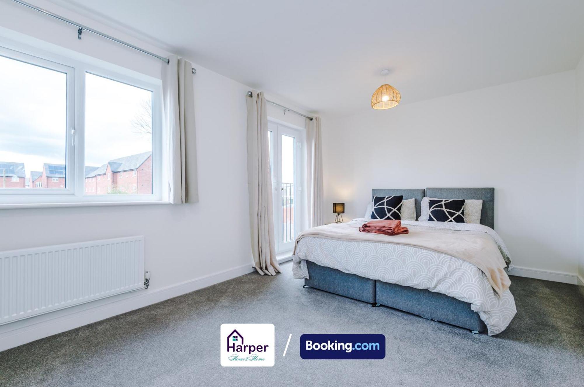 Prime Location 3 Storey By Harperletting Short Lets & Serviced Accommodation Chester With Driveway Long Or Short Stays Hough Green Exterior foto