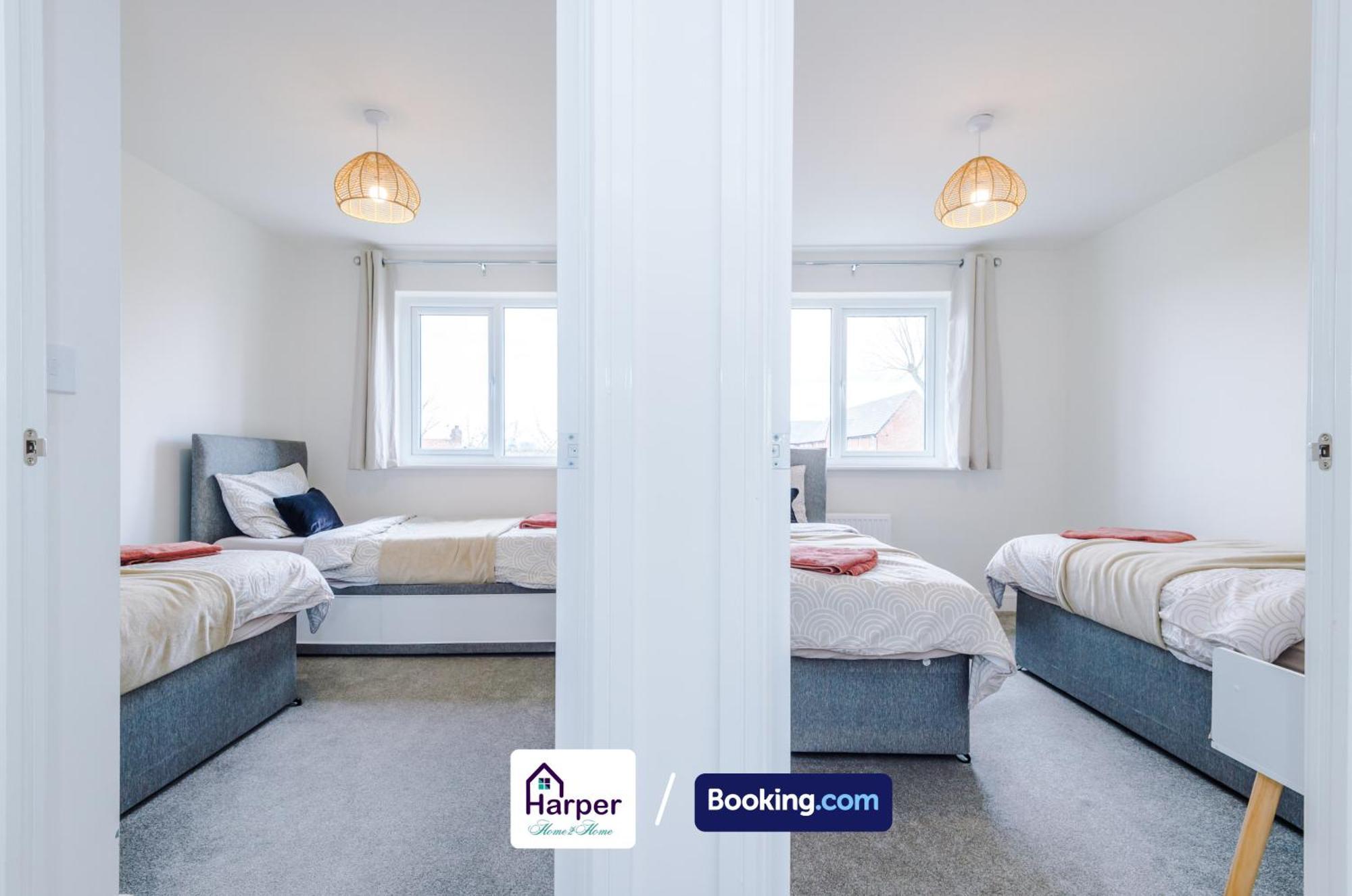 Prime Location 3 Storey By Harperletting Short Lets & Serviced Accommodation Chester With Driveway Long Or Short Stays Hough Green Exterior foto