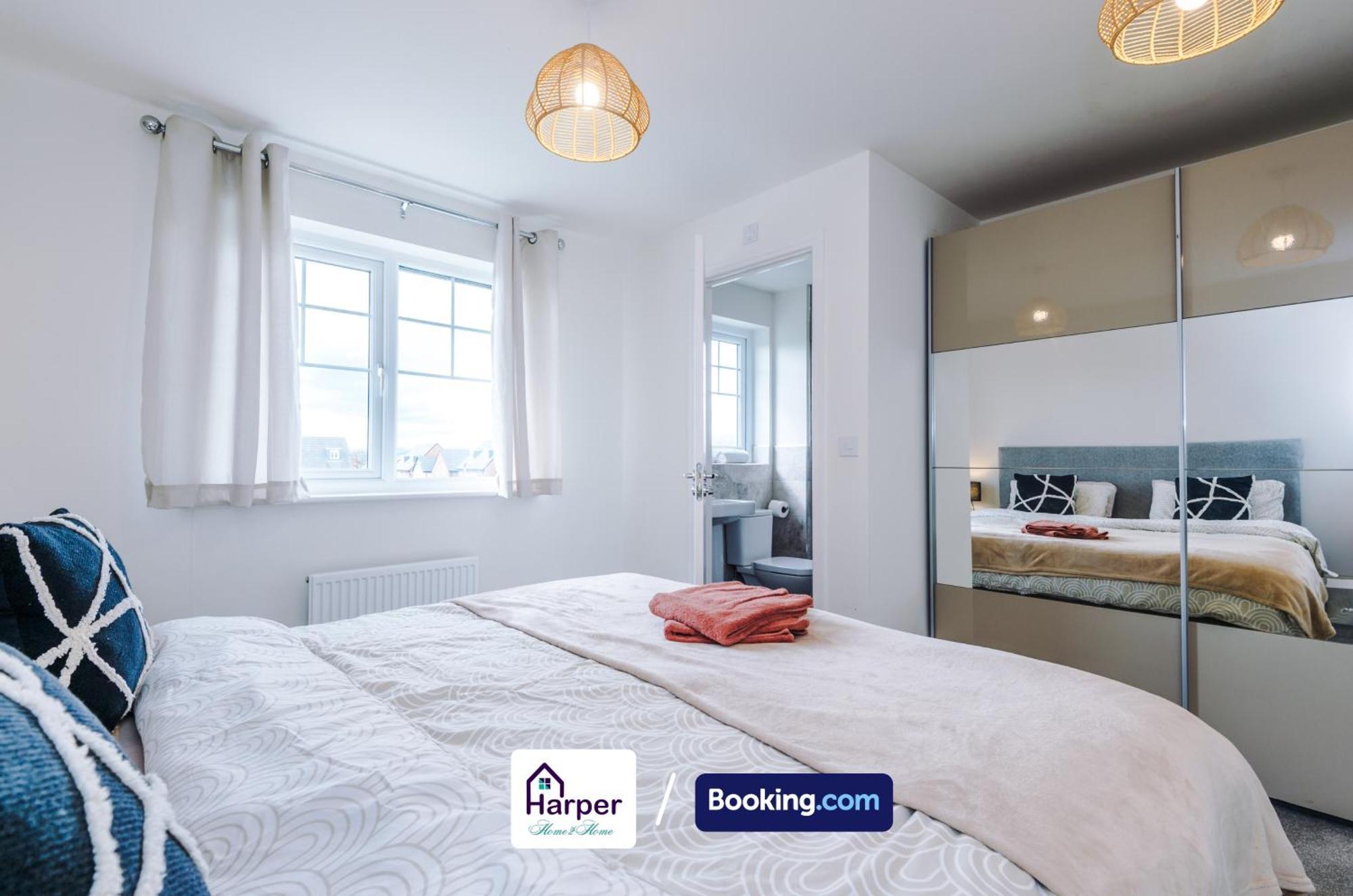 Prime Location 3 Storey By Harperletting Short Lets & Serviced Accommodation Chester With Driveway Long Or Short Stays Hough Green Exterior foto